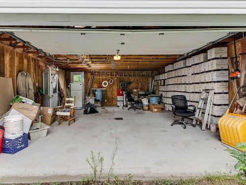 Garage - 18 520E Avenue, Saint-Hippolyte, QC - Indoor Photo Showing Garage