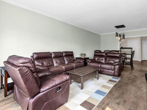 Living room - 2144 Ch. De Dunkirk, Mont-Royal, QC - Indoor Photo Showing Living Room