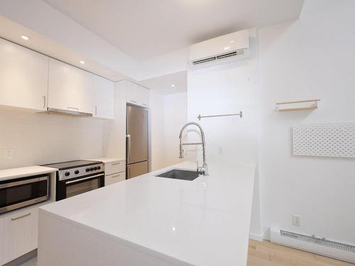 Kitchen - 301T-2117 Rue Tupper, Montréal (Ville-Marie), QC - Indoor Photo Showing Kitchen With Upgraded Kitchen