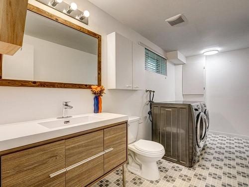 Bathroom - 33 Rue Des Rosiers, L'Île-Perrot, QC - Indoor Photo Showing Laundry Room