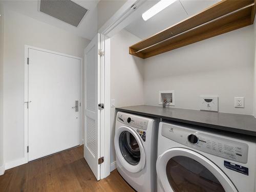 205-1916 Oak Bay Ave, Victoria, BC - Indoor Photo Showing Laundry Room