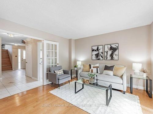 1637 Beaton Way, Pickering, ON - Indoor Photo Showing Living Room