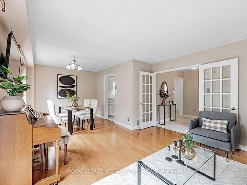 1637 Beaton Way, Pickering, ON - Indoor Photo Showing Living Room