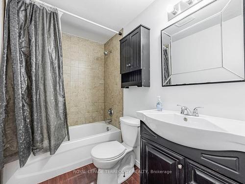 1105 Norman Cres, Oshawa, ON - Indoor Photo Showing Bathroom