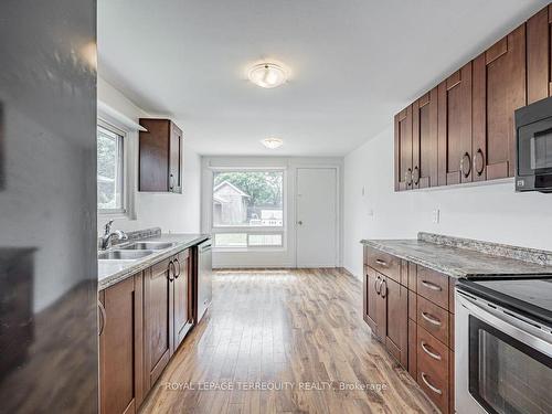 1105 Norman Cres, Oshawa, ON - Indoor Photo Showing Kitchen With Double Sink