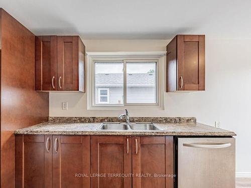 1105 Norman Cres, Oshawa, ON - Indoor Photo Showing Kitchen With Double Sink