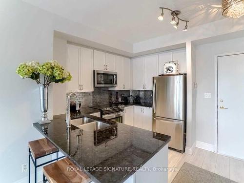 220-80 Port St E, Mississauga, ON - Indoor Photo Showing Kitchen With Double Sink With Upgraded Kitchen