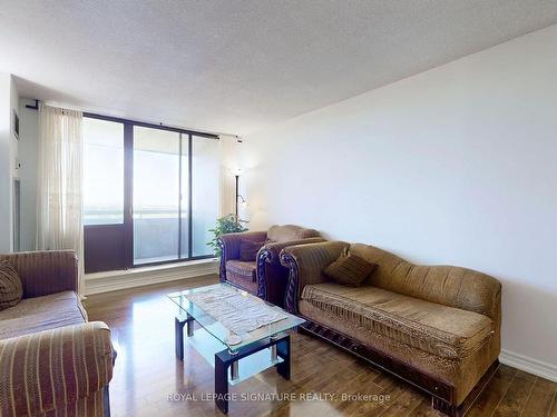 1003-18 Knightsbridge Rd, Brampton, ON - Indoor Photo Showing Living Room