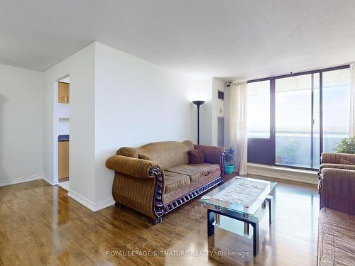 1003-18 Knightsbridge Rd, Brampton, ON - Indoor Photo Showing Living Room