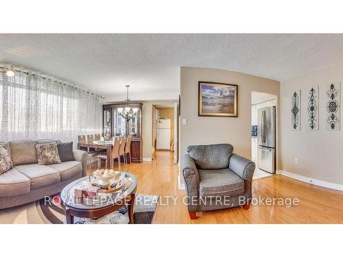 705-3590 Kaneff Cres, Mississauga, ON - Indoor Photo Showing Living Room