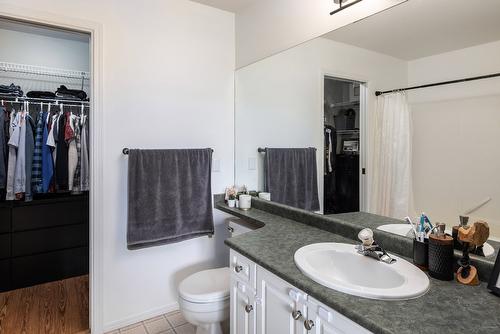 3669 Morningside Drive, West Kelowna, BC - Indoor Photo Showing Bathroom