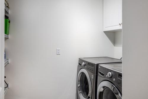 3669 Morningside Drive, West Kelowna, BC - Indoor Photo Showing Laundry Room