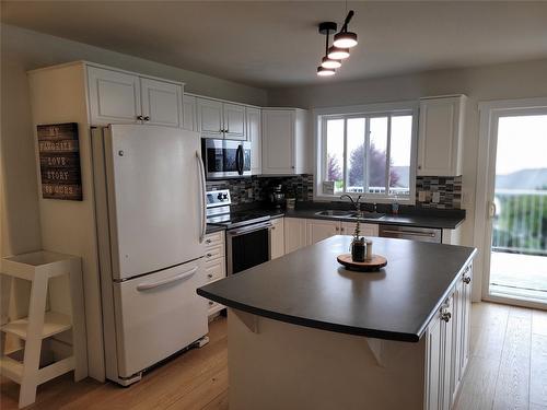 3669 Morningside Drive, West Kelowna, BC - Indoor Photo Showing Kitchen With Double Sink