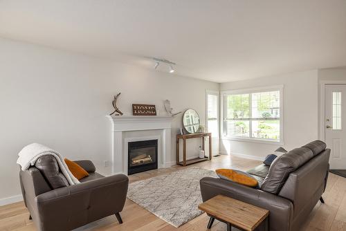 3669 Morningside Drive, West Kelowna, BC - Indoor Photo Showing Living Room With Fireplace