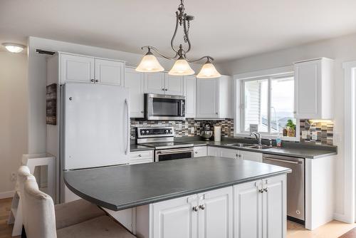 3669 Morningside Drive, West Kelowna, BC - Indoor Photo Showing Kitchen With Double Sink