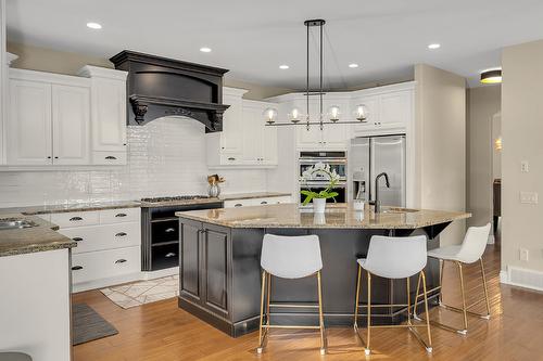 158 Terrace Hill Court, Kelowna, BC - Indoor Photo Showing Kitchen With Upgraded Kitchen