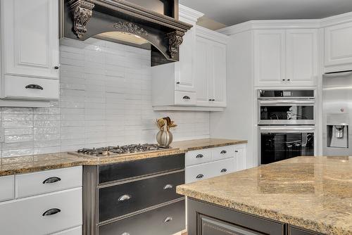 158 Terrace Hill Court, Kelowna, BC - Indoor Photo Showing Kitchen With Upgraded Kitchen