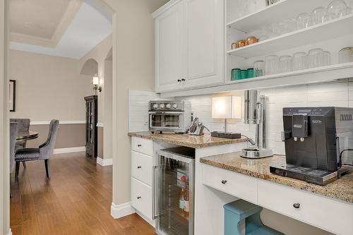 158 Terrace Hill Court, Kelowna, BC - Indoor Photo Showing Kitchen