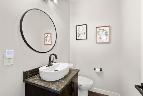 3361 Aspen Lane, Kelowna, BC - Indoor Photo Showing Bathroom