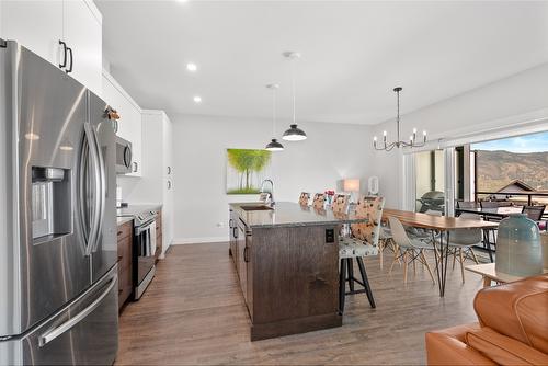 3361 Aspen Lane, Kelowna, BC - Indoor Photo Showing Kitchen With Upgraded Kitchen