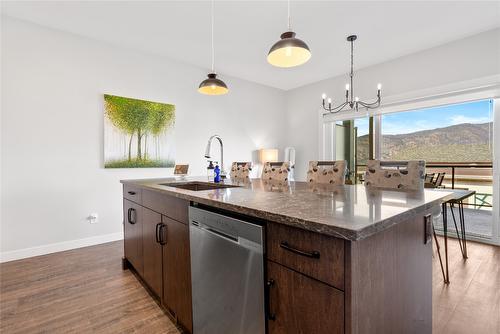 3361 Aspen Lane, Kelowna, BC - Indoor Photo Showing Kitchen