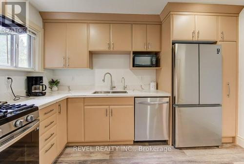 72 Edgemont Street N, Hamilton (Crown Point), ON - Indoor Photo Showing Kitchen