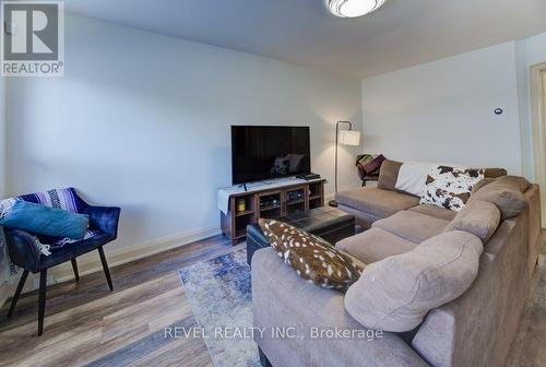 72 Edgemont Street N, Hamilton (Crown Point), ON - Indoor Photo Showing Living Room