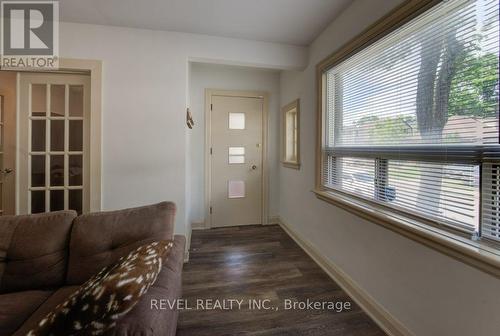 72 Edgemont Street N, Hamilton, ON - Indoor Photo Showing Other Room