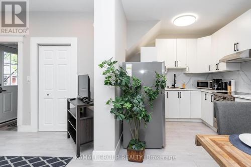 38 Inchbury Street, Hamilton (Strathcona), ON - Indoor Photo Showing Kitchen