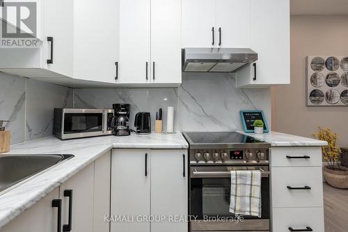 38 Inchbury Street, Hamilton (Strathcona), ON - Indoor Photo Showing Kitchen