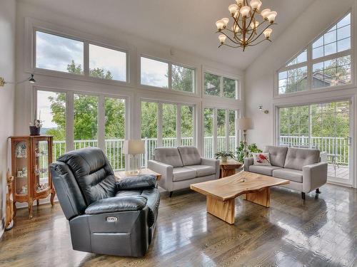 Salon - 25 Ch. Des Amarantes, Sainte-Anne-Des-Lacs, QC - Indoor Photo Showing Living Room