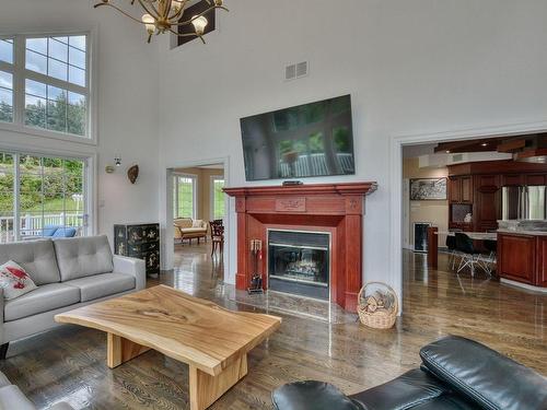 Living room - 25 Ch. Des Amarantes, Sainte-Anne-Des-Lacs, QC - Indoor Photo Showing Living Room With Fireplace