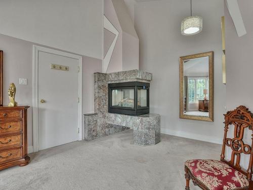 Chambre Ã  coucher principale - 25 Ch. Des Amarantes, Sainte-Anne-Des-Lacs, QC - Indoor Photo Showing Living Room With Fireplace