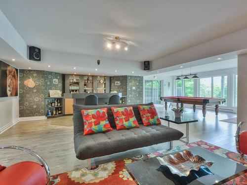 Vue d'ensemble - 25 Ch. Des Amarantes, Sainte-Anne-Des-Lacs, QC - Indoor Photo Showing Living Room