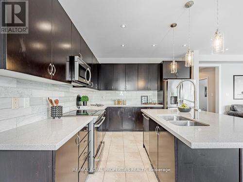 32 Burning Springs Place W, Whitby (Brooklin), ON - Indoor Photo Showing Kitchen With Double Sink With Upgraded Kitchen