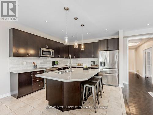 32 Burning Springs Place W, Whitby (Brooklin), ON - Indoor Photo Showing Kitchen With Double Sink With Upgraded Kitchen