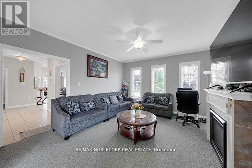 201 Eight Avenue, New Tecumseth (Alliston), ON - Indoor Photo Showing Living Room