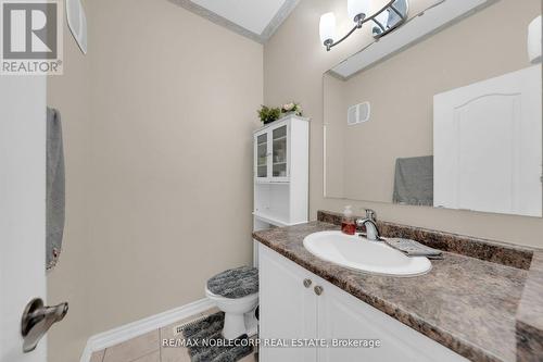 201 Eight Avenue, New Tecumseth (Alliston), ON - Indoor Photo Showing Bathroom