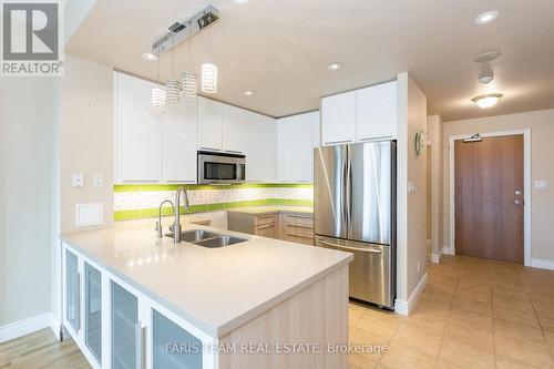 403 - 33 Ellen Street, Barrie (City Centre), ON - Indoor Photo Showing Kitchen With Double Sink With Upgraded Kitchen