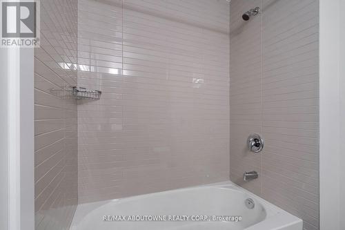 916 - 3220 William Coltson Avenue, Oakville, ON - Indoor Photo Showing Bathroom