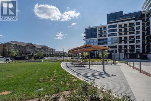 916 - 3220 William Coltson Avenue, Oakville, ON - Outdoor