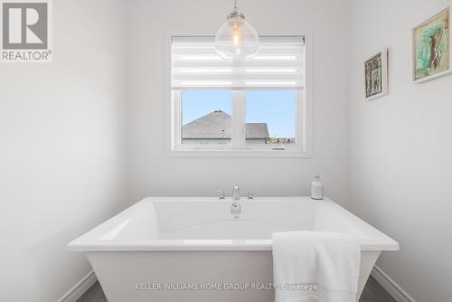 48 Macalister Boulevard, Guelph (Village), ON - Indoor Photo Showing Bathroom