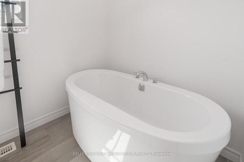 48 Macalister Boulevard, Guelph (Village), ON - Indoor Photo Showing Bathroom