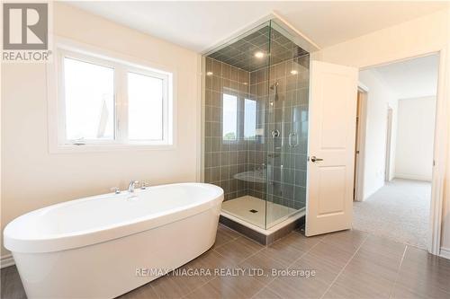 25 Oriole Crescent, Port Colborne, ON - Indoor Photo Showing Bathroom