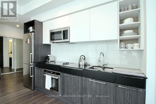 910 - 68 Shuter Street, Toronto (Church-Yonge Corridor), ON - Indoor Photo Showing Kitchen With Upgraded Kitchen