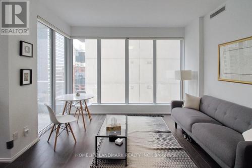 910 - 68 Shuter Street, Toronto (Church-Yonge Corridor), ON - Indoor Photo Showing Living Room