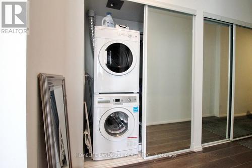 910 - 68 Shuter Street, Toronto (Church-Yonge Corridor), ON - Indoor Photo Showing Laundry Room