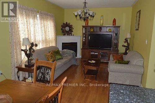 128 Boom Road, Vaughan, ON - Indoor Photo Showing Living Room