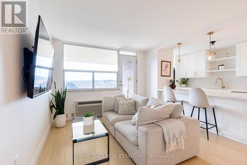 1001 - 966 Inverhouse Drive, Mississauga (Clarkson), ON - Indoor Photo Showing Living Room