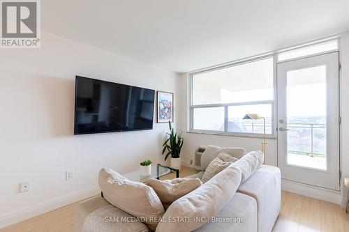 1001 - 966 Inverhouse Drive, Mississauga (Clarkson), ON - Indoor Photo Showing Living Room